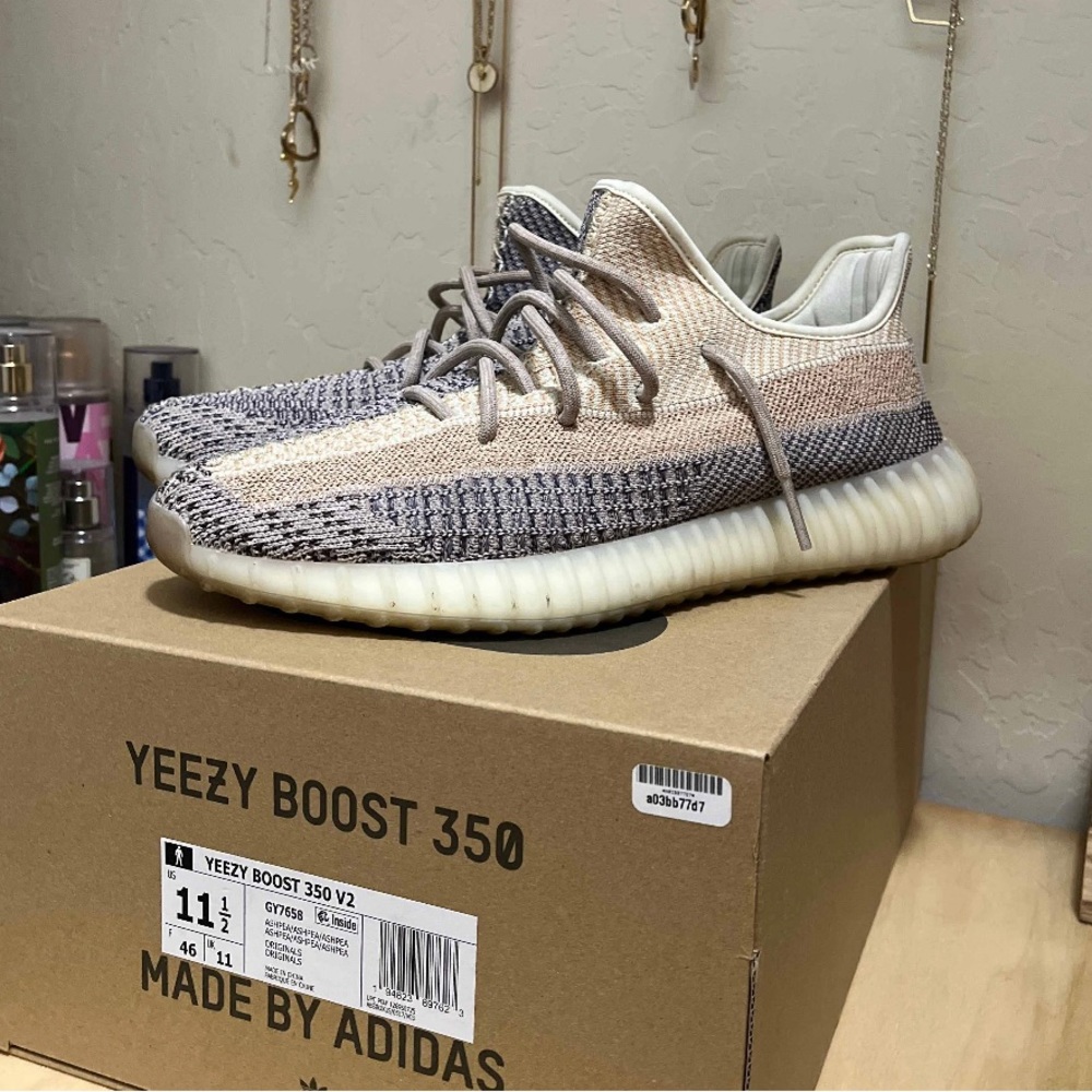 Yeezy Ash Pearl mens size 11.5